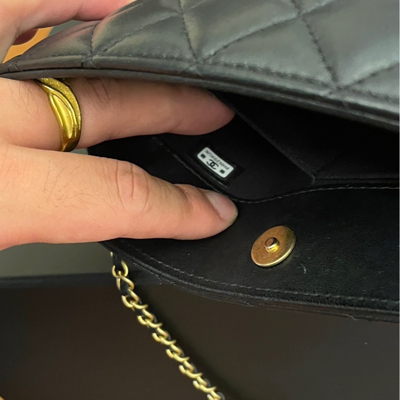 CHANEL 黑菱格金獅子頭吊飾肩背包 超好看💕-10