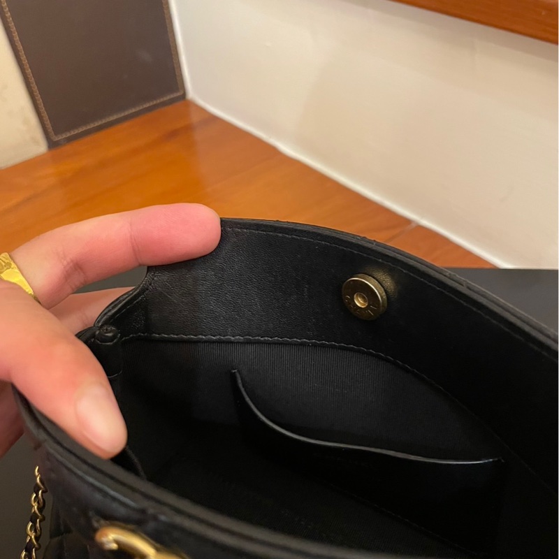 CHANEL 黑菱格金獅子頭吊飾肩背包 超好看💕-16