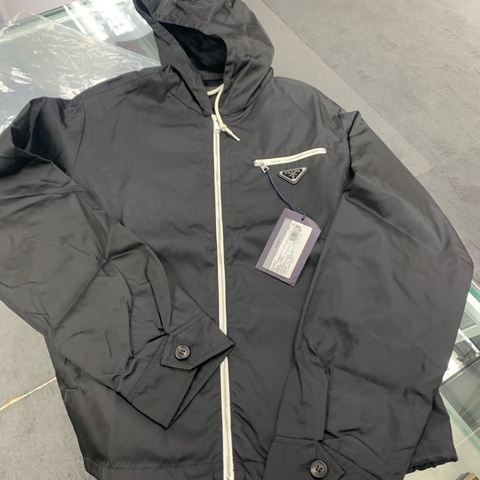 prada尼龍 外套 size 48   全新