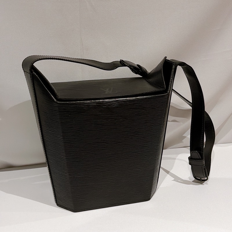 莉亞精品♡ Lv 水波紋薯條肩背包 二手美包-0