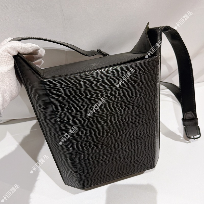 莉亞精品♡ Lv 水波紋薯條肩背包 二手美包-2