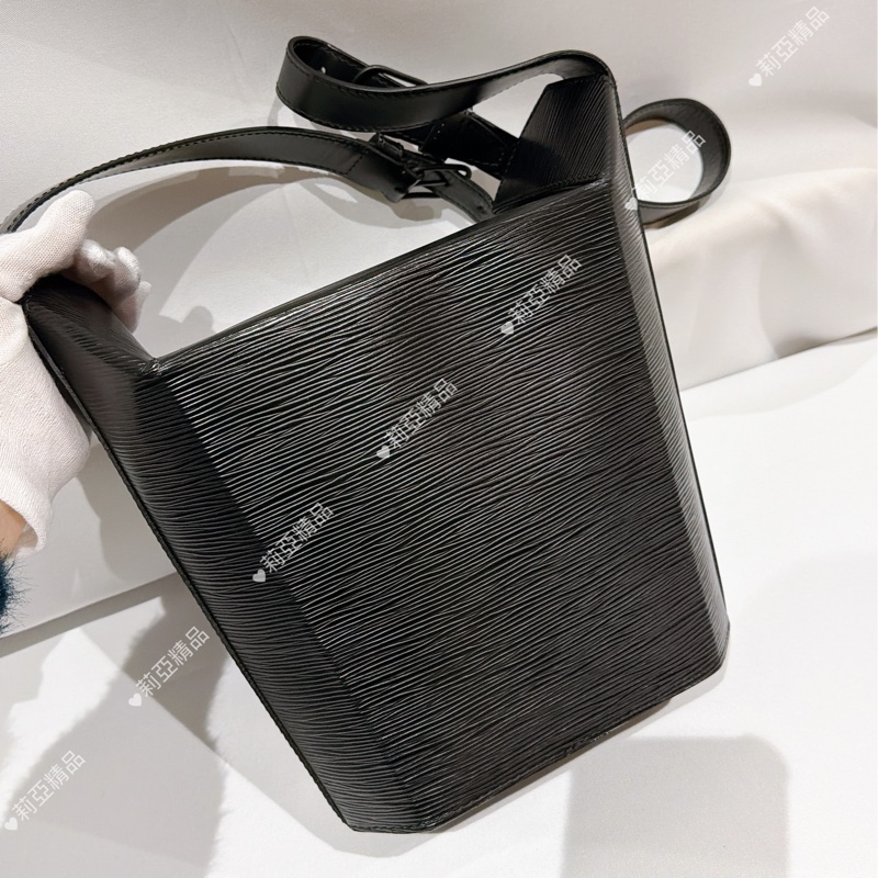 莉亞精品♡ Lv 水波紋薯條肩背包 二手美包-3