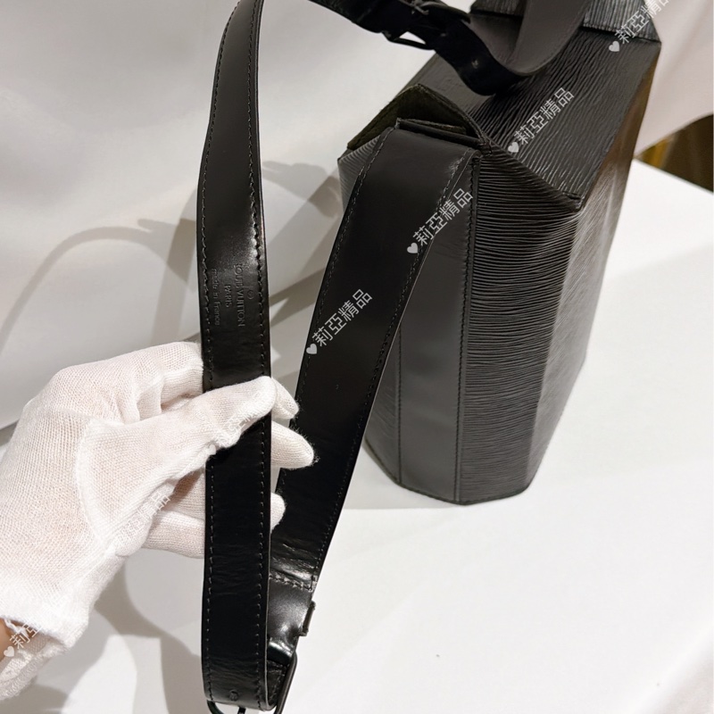 莉亞精品♡ Lv 水波紋薯條肩背包 二手美包-10