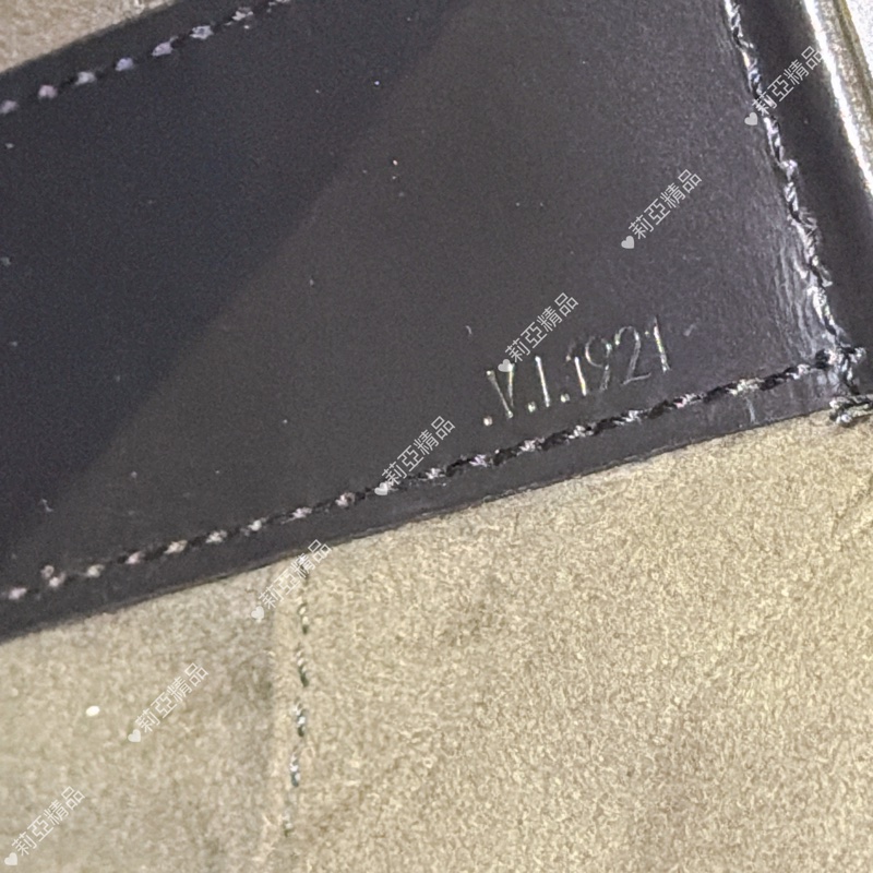 莉亞精品♡ Lv 水波紋薯條肩背包 二手美包-12