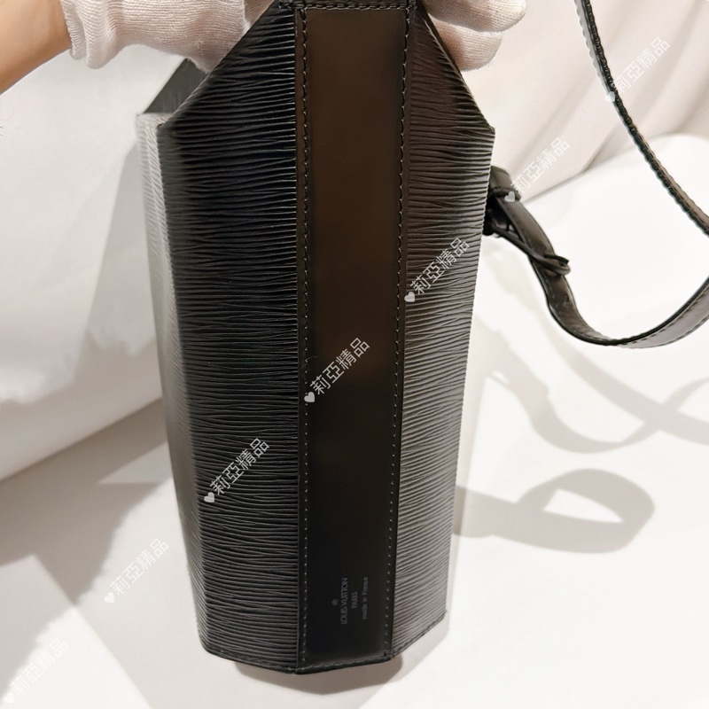 莉亞精品♡ Lv 水波紋薯條肩背包 二手美包-13