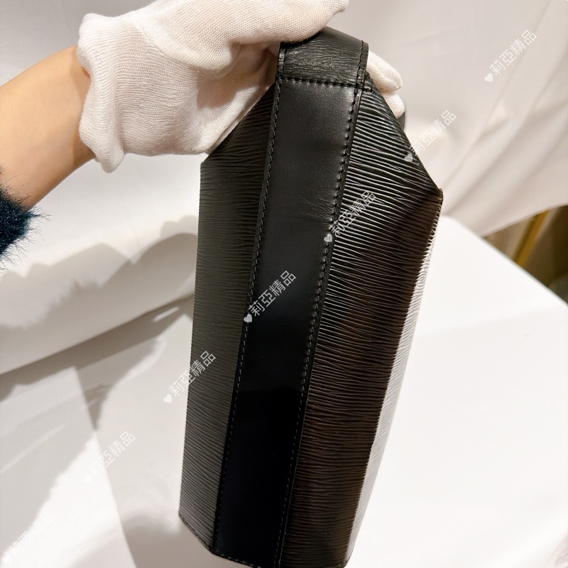 莉亞精品♡ Lv 水波紋薯條肩背包 二手美包-14