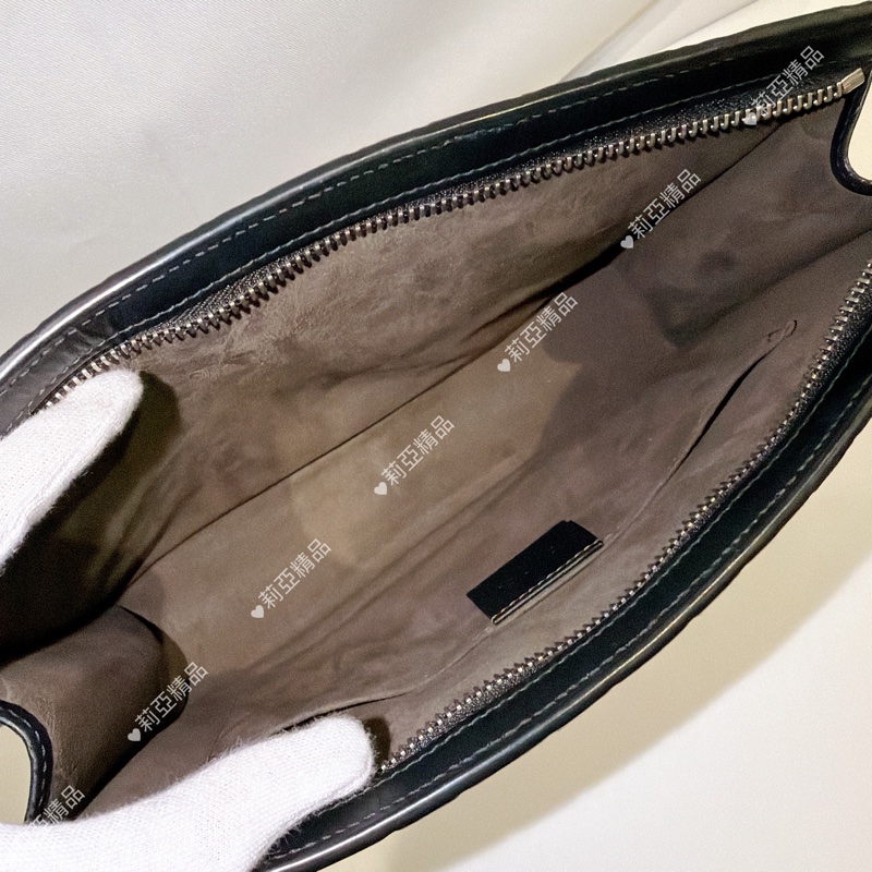 莉亞精品♡ Gucci 黑壓紋手拿包 二手美包-11