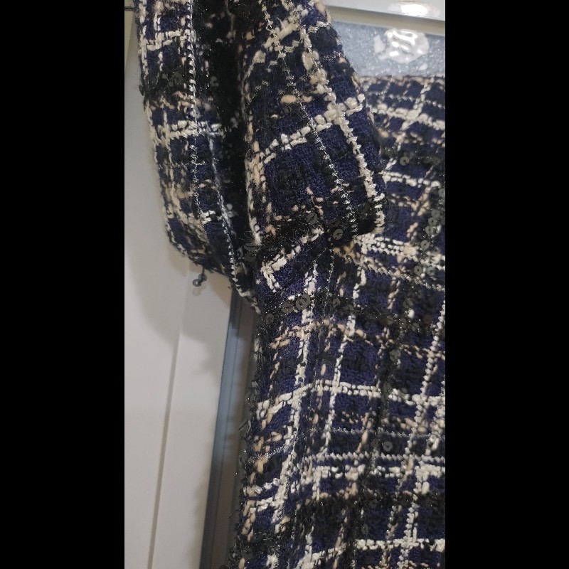 Chanel 深藍底白格加亮片軟呢外套-8