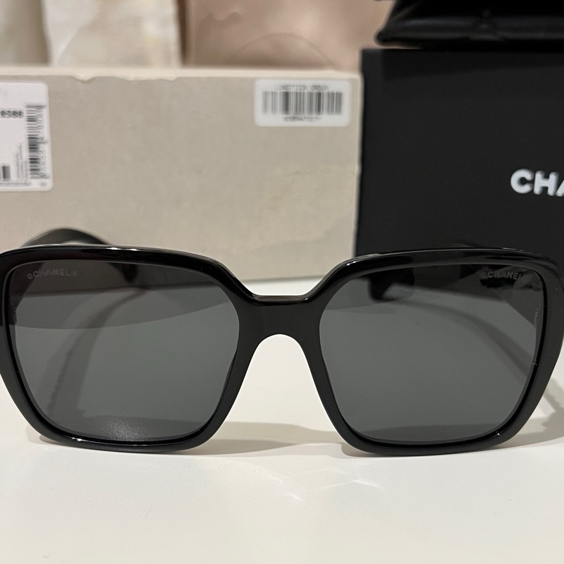 💗情人節禮物首選✨可議價-爆款Chanel 經典白字黑色墨鏡5408 近全新✨✨✨-10