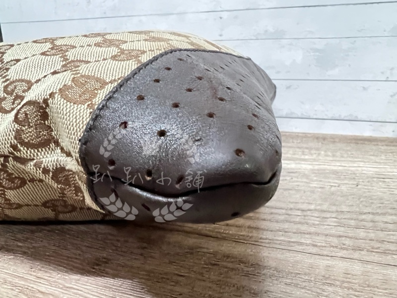 ~~趴趴小舖~~正品Gucci緹花基本款斜背包2512112500-10