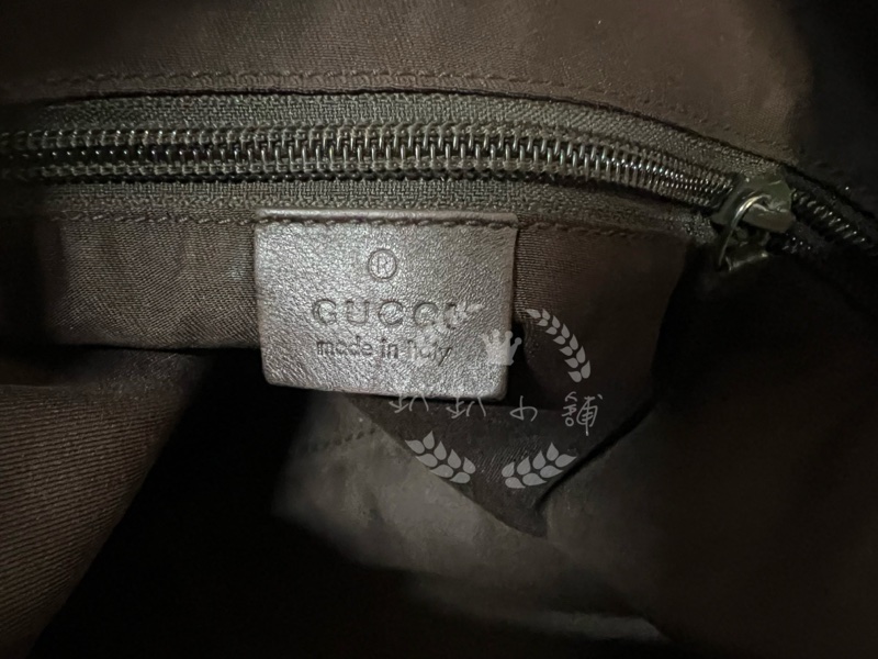 ~~趴趴小舖~~正品Gucci緹花基本款斜背包2512112500-16