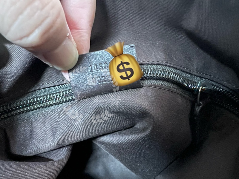 ~~趴趴小舖~~正品Gucci緹花基本款斜背包2512112500-17