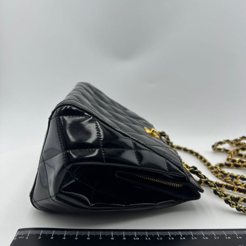 香奈兒 黑色漆皮菱格紋金扣單肩包-3