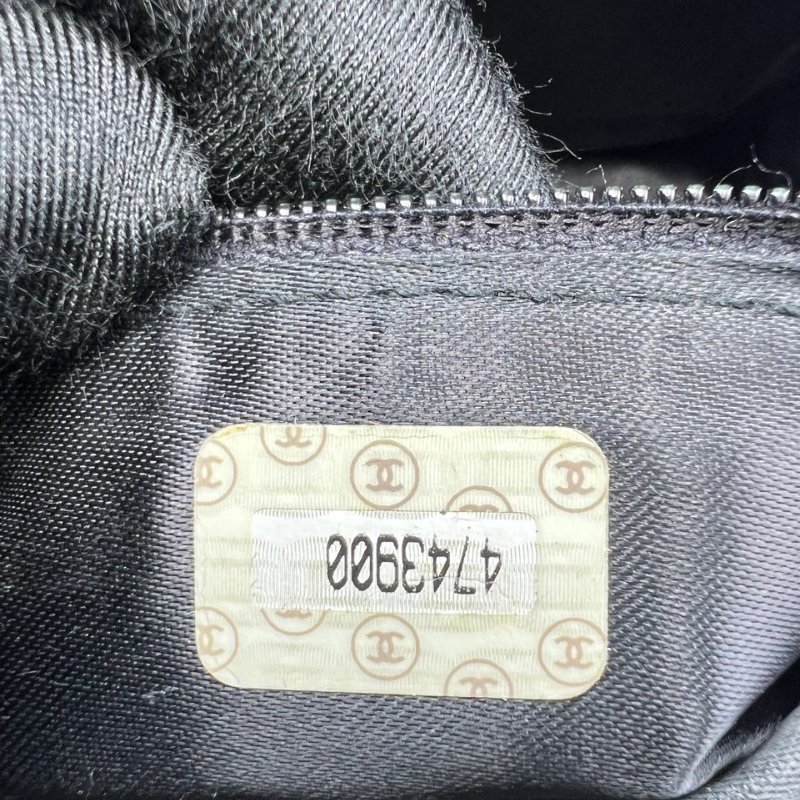 香奈兒 黑色漆皮菱格紋金扣單肩包-5