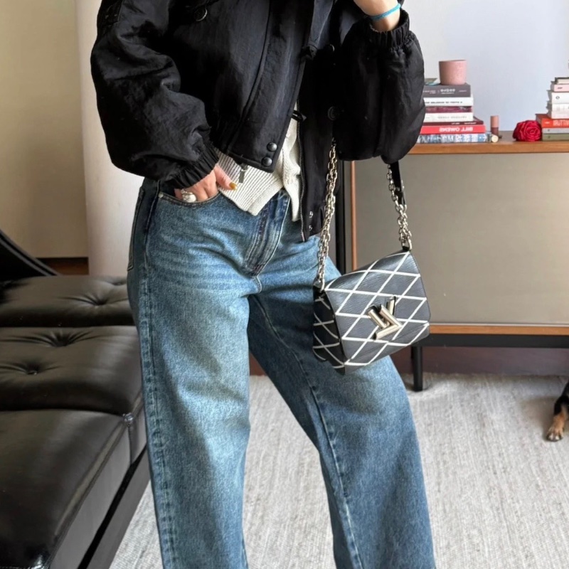 LV 黑銀epi Twist扭扭郵差包 限量款黑白線菱格 小號 18.5*15*9 cm 98新配件塵袋鏡子-1