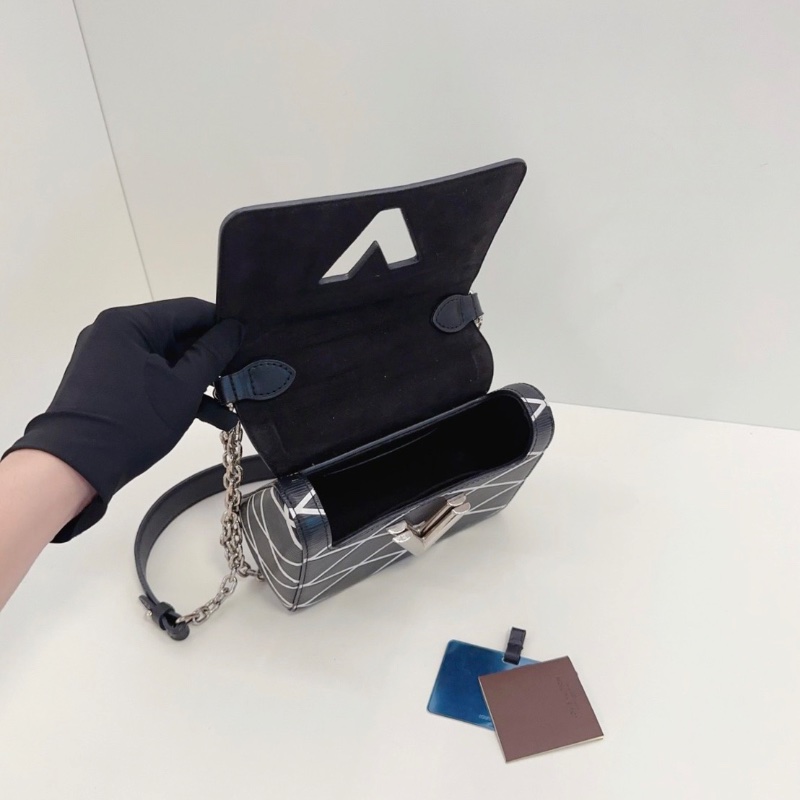 LV 黑銀epi Twist扭扭郵差包 限量款黑白線菱格 小號 18.5*15*9 cm 98新配件塵袋鏡子-3