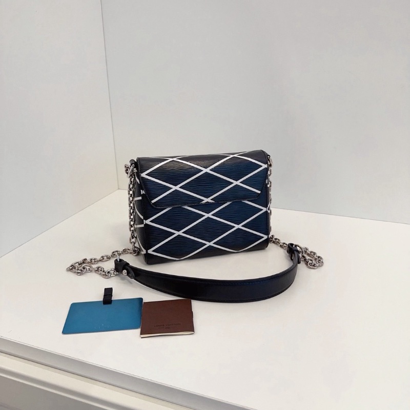 LV 黑銀epi Twist扭扭郵差包 限量款黑白線菱格 小號 18.5*15*9 cm 98新配件塵袋鏡子-6