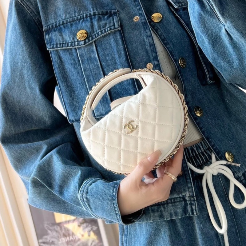 Chanel 23c Pouch白金呼啦圈月牙包 16*16*5.5  全新閒置塵袋-1