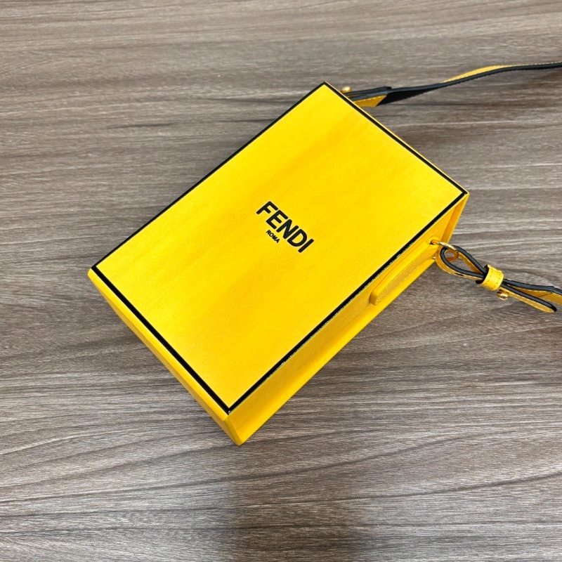 FENDI pack秀款限量黃色盒子包肩背斜背包10*17*7 98新配件塵袋 吊牌-3
