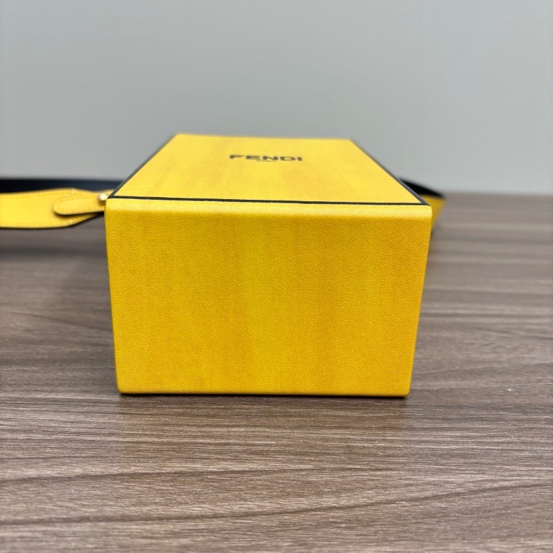 FENDI pack秀款限量黃色盒子包肩背斜背包10*17*7 98新配件塵袋 吊牌-4