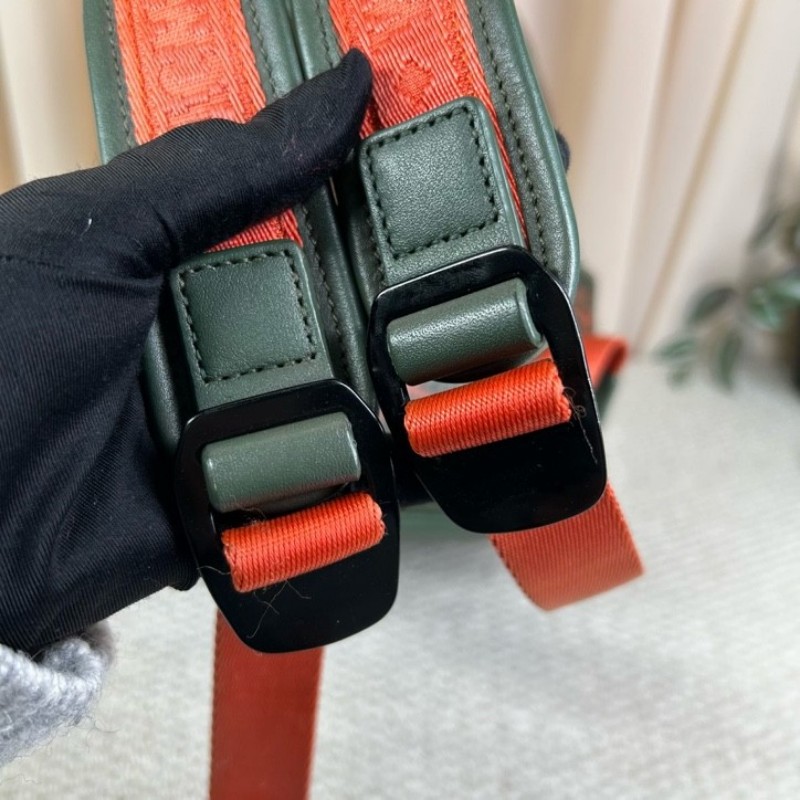 MCM老花滿印綠色雙肩背包 容量大 能裝電腦 日常通勤出門都ok 肩帶寬肩帶舒服-18