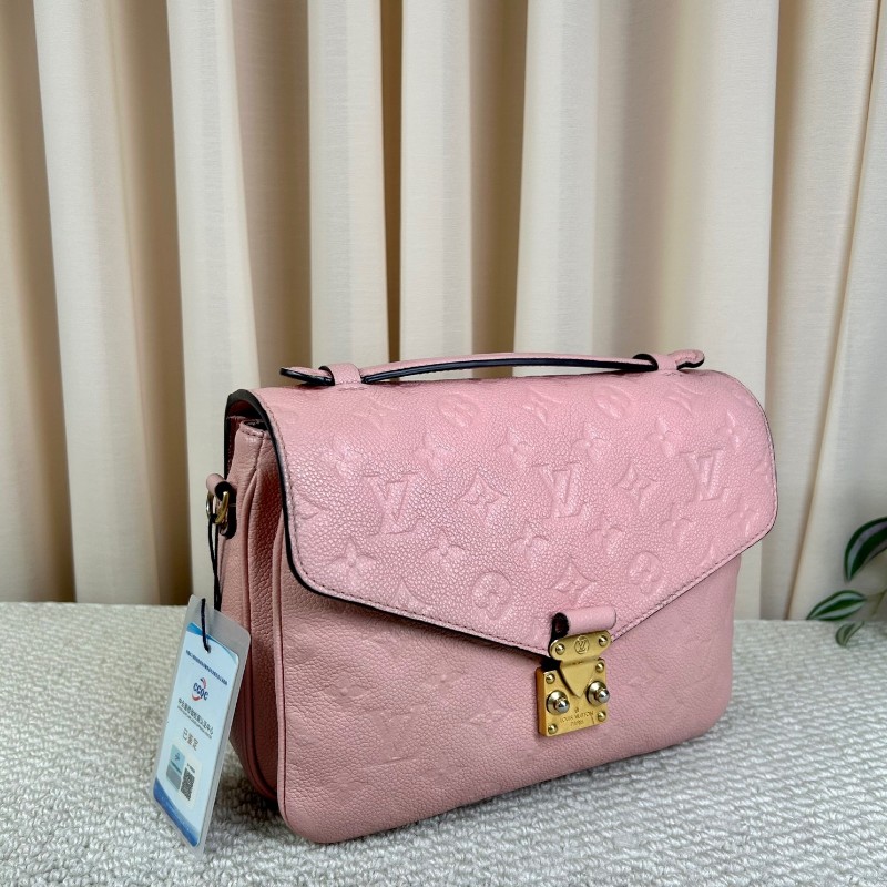 LV路易威登粉紅牛皮壓花郵差包 有肩帶 手提斜挎單肩都可以 容量日常夠用 百搭不挑衣服-2