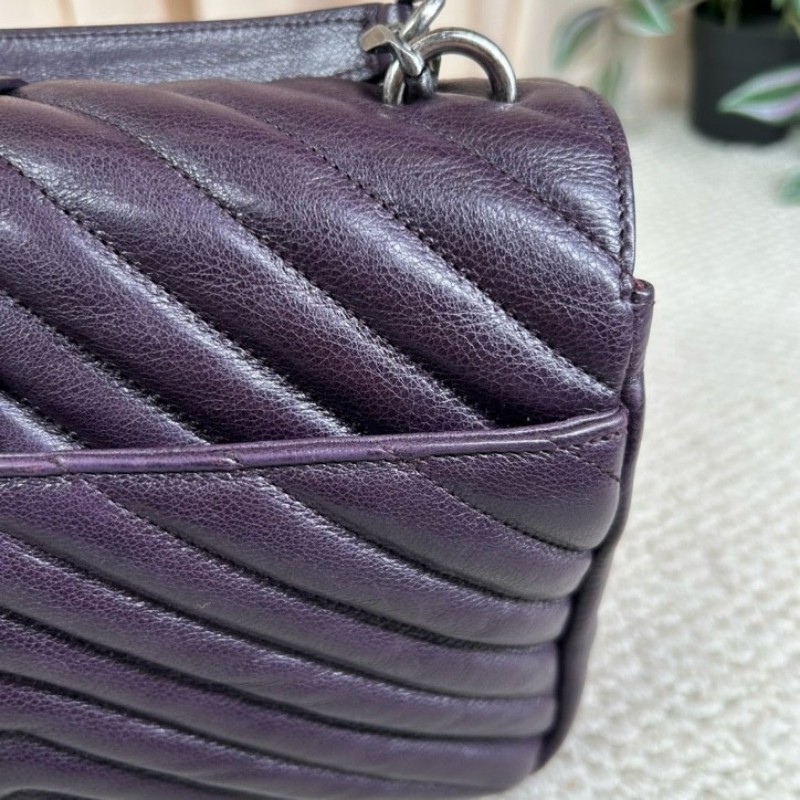 YSL聖羅蘭信封紫銀郵差包 可手提斜挎單肩 包身很柔軟的小牛皮材質 可鹽可甜隨意好搭配 容量實用 日常百搭-14