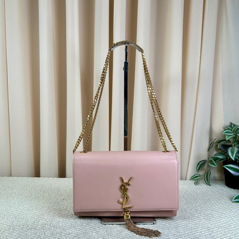 YSL聖羅蘭 Kate粉色鏈條包 粉金配色 光面牛皮 流蘇裝飾 YSL標誌 金色鏈條 可單肩可斜挎 顏色溫柔 日常百搭-0