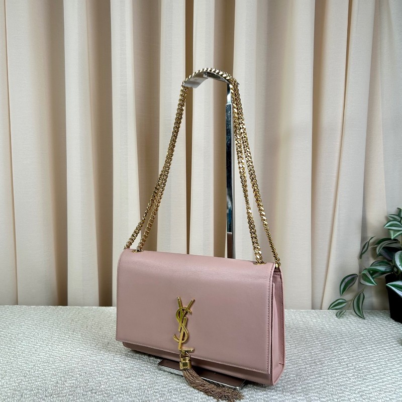 YSL聖羅蘭 Kate粉色鏈條包 粉金配色 光面牛皮 流蘇裝飾 YSL標誌 金色鏈條 可單肩可斜挎 顏色溫柔 日常百搭-4