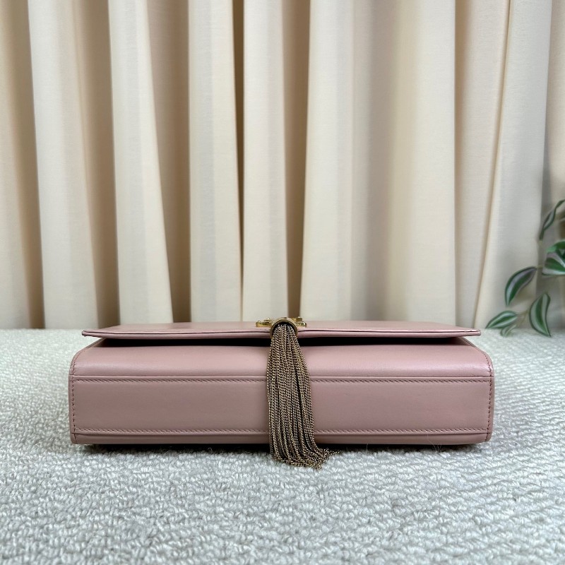 YSL聖羅蘭 Kate粉色鏈條包 粉金配色 光面牛皮 流蘇裝飾 YSL標誌 金色鏈條 可單肩可斜挎 顏色溫柔 日常百搭-7