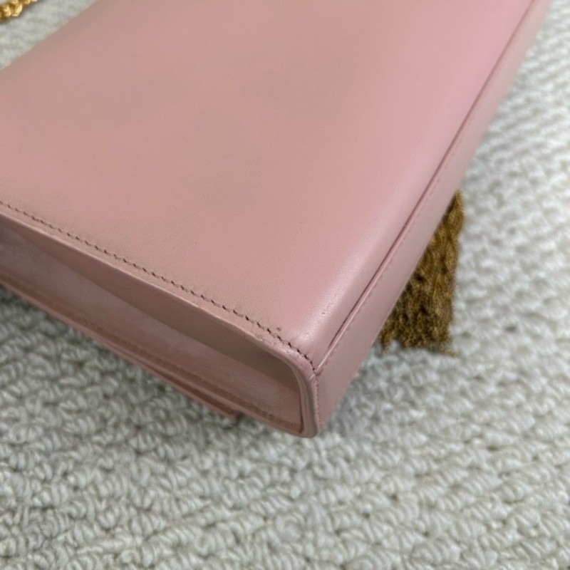 YSL聖羅蘭 Kate粉色鏈條包 粉金配色 光面牛皮 流蘇裝飾 YSL標誌 金色鏈條 可單肩可斜挎 顏色溫柔 日常百搭-10