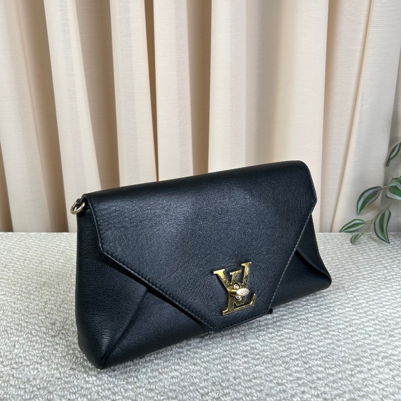 LV路易威登黑色全皮單肩斜挎包 復古的信封設計 皮質柔軟 手感很好 鏈條搭配可以斜挎 黑色百搭 容量足夠使用-2