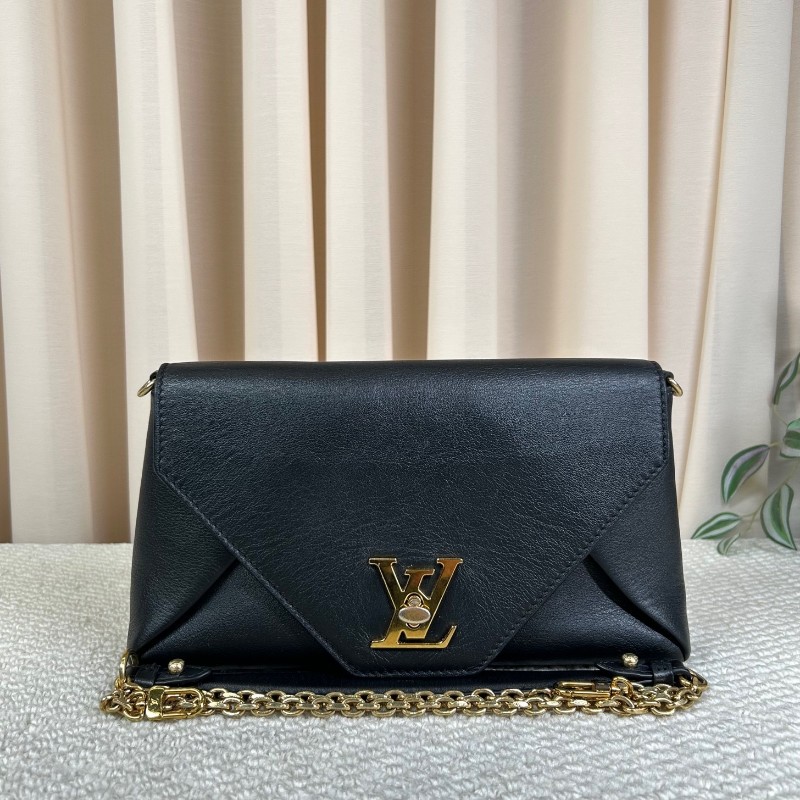 LV路易威登黑色全皮單肩斜挎包 復古的信封設計 皮質柔軟 手感很好 鏈條搭配可以斜挎 黑色百搭 容量足夠使用-5