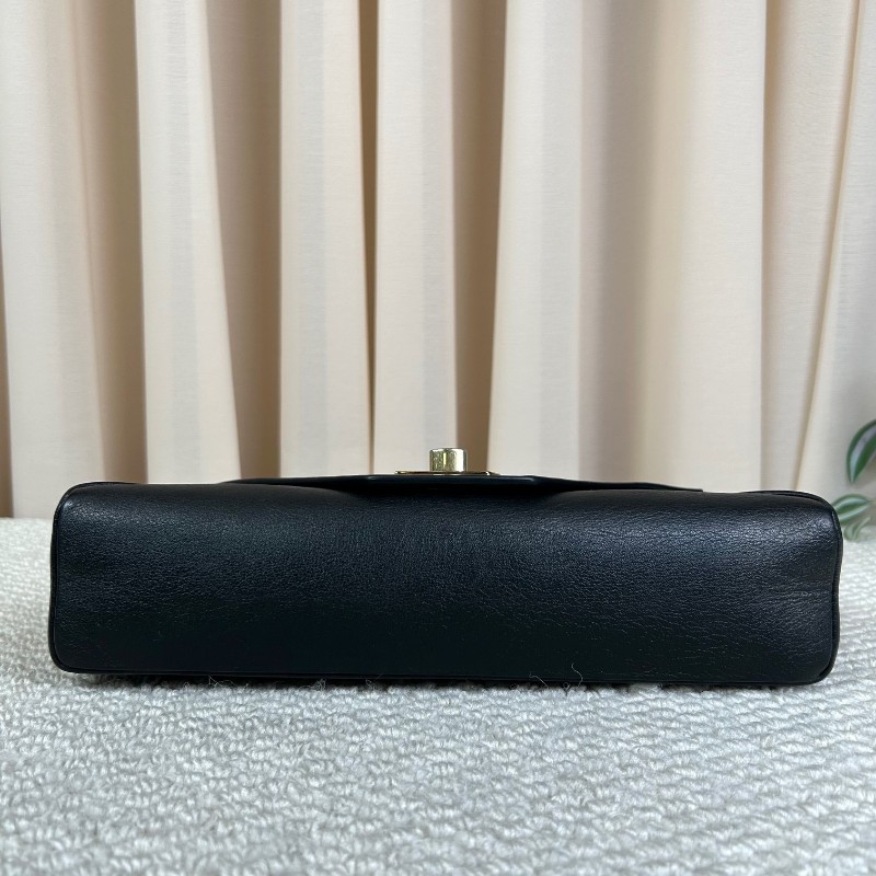 LV路易威登黑色全皮單肩斜挎包 復古的信封設計 皮質柔軟 手感很好 鏈條搭配可以斜挎 黑色百搭 容量足夠使用-7