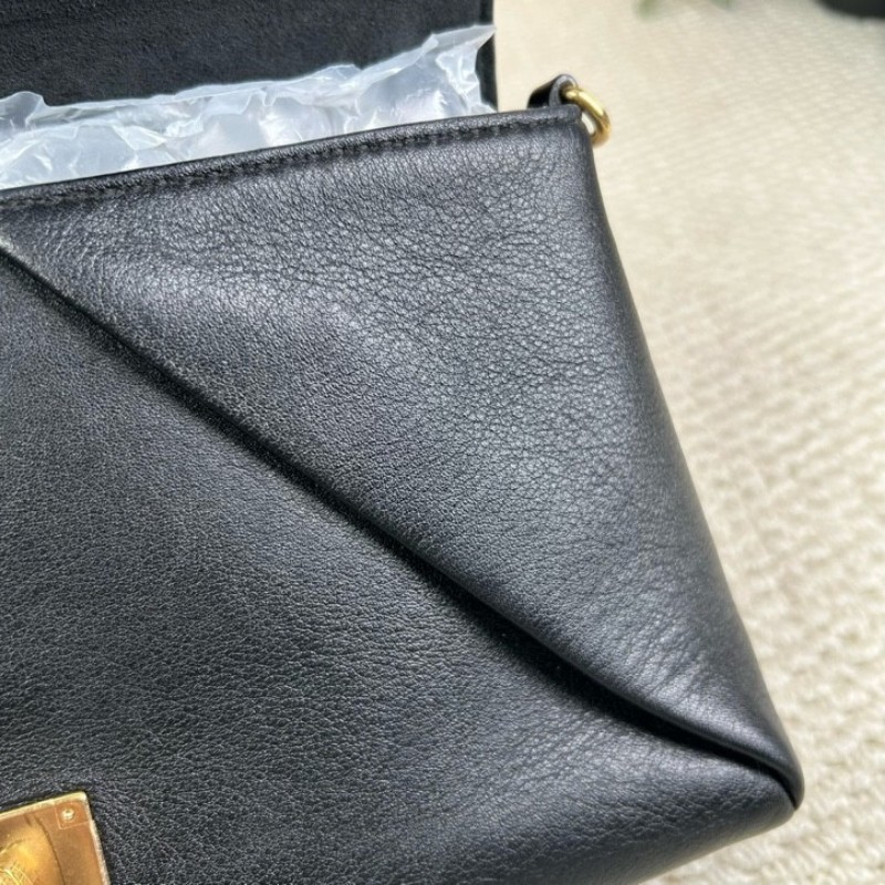 LV路易威登黑色全皮單肩斜挎包 復古的信封設計 皮質柔軟 手感很好 鏈條搭配可以斜挎 黑色百搭 容量足夠使用-15