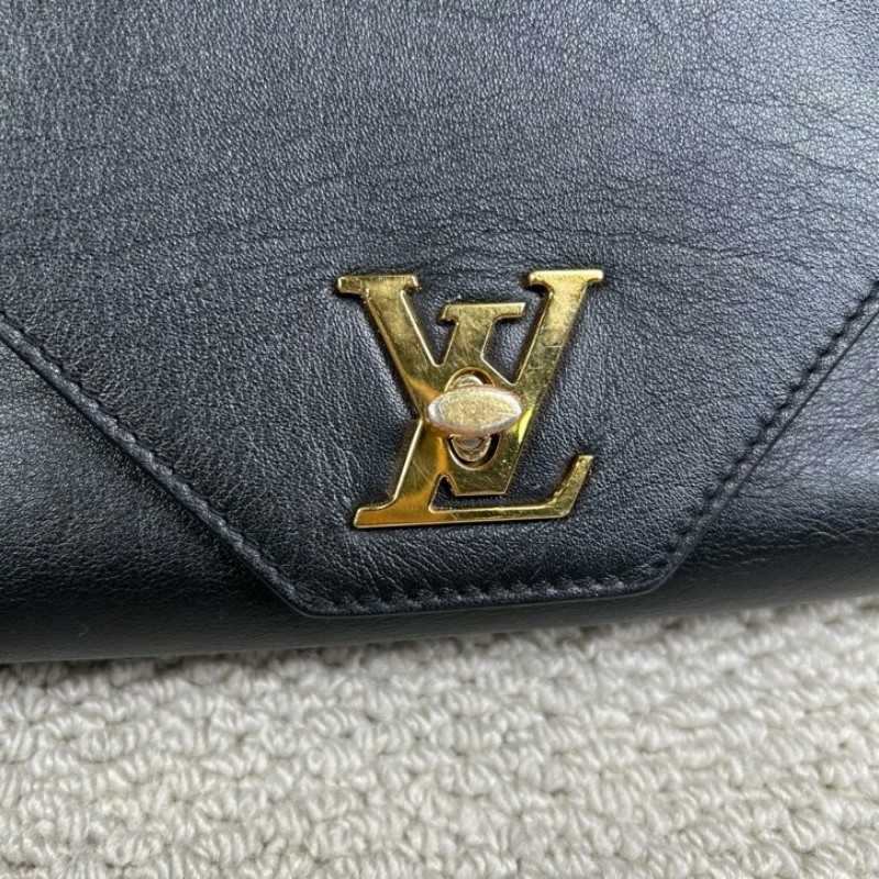 LV路易威登黑色全皮單肩斜挎包 復古的信封設計 皮質柔軟 手感很好 鏈條搭配可以斜挎 黑色百搭 容量足夠使用-17