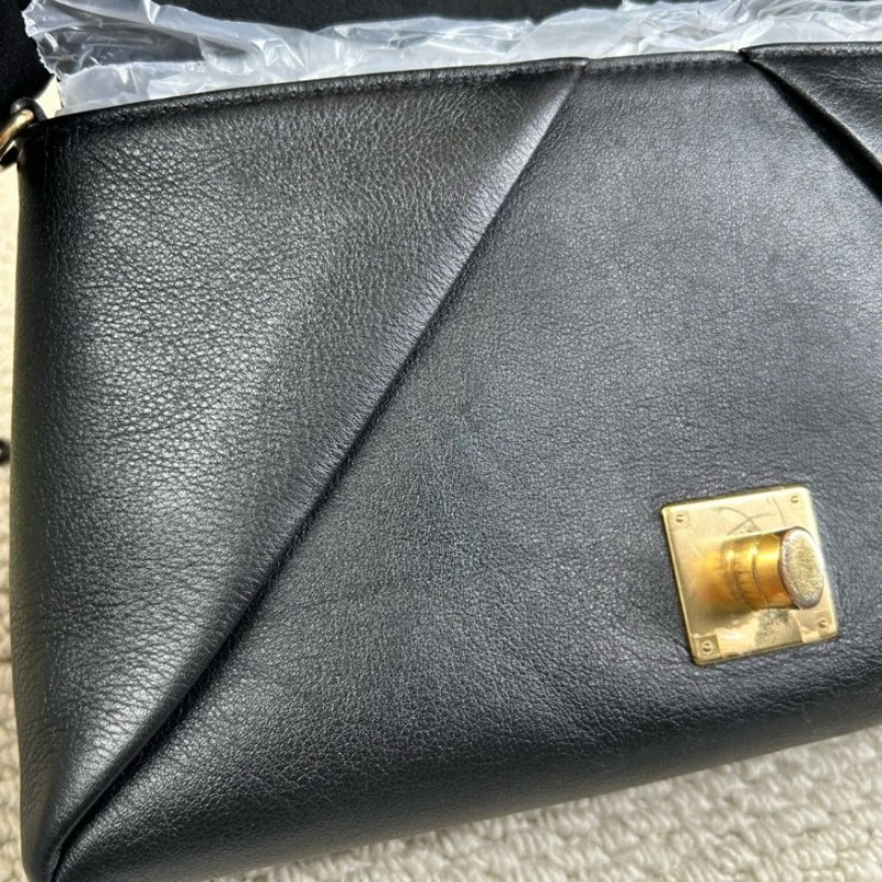 LV路易威登黑色全皮單肩斜挎包 復古的信封設計 皮質柔軟 手感很好 鏈條搭配可以斜挎 黑色百搭 容量足夠使用-19