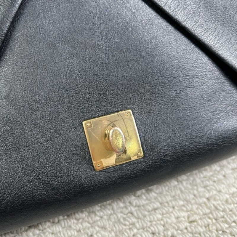 LV路易威登黑色全皮單肩斜挎包 復古的信封設計 皮質柔軟 手感很好 鏈條搭配可以斜挎 黑色百搭 容量足夠使用-20