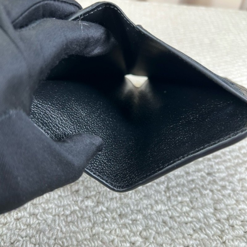 LV路易威登老花三折壓紋錢包 黑色金扣款 經典老花圖案 三折設計拿在手裡小巧方便 容量也夠-12