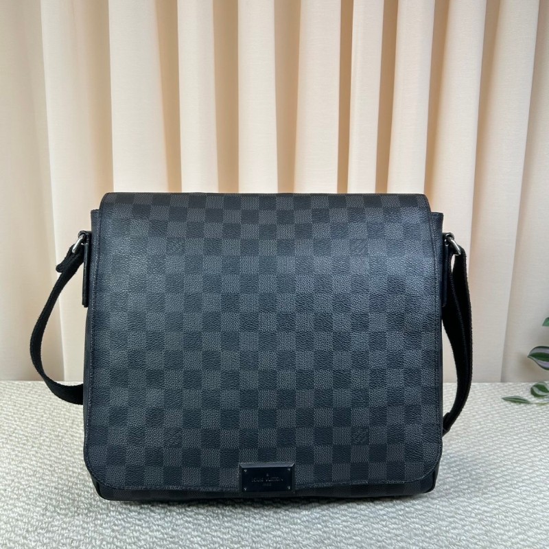 ZZZ LV路易威登黑棋盤格郵差包  經典款 男士單肩斜挎包 黑色肩帶 容量大 日常通勤合適-0