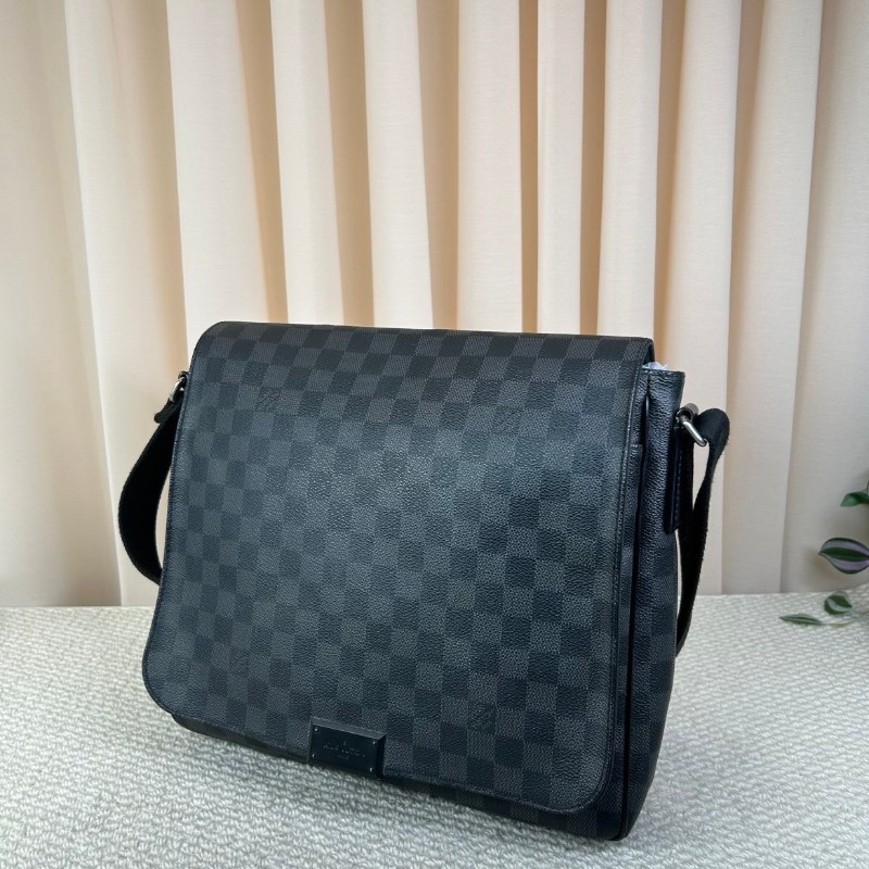 ZZZ LV路易威登黑棋盤格郵差包  經典款 男士單肩斜挎包 黑色肩帶 容量大 日常通勤合適-4