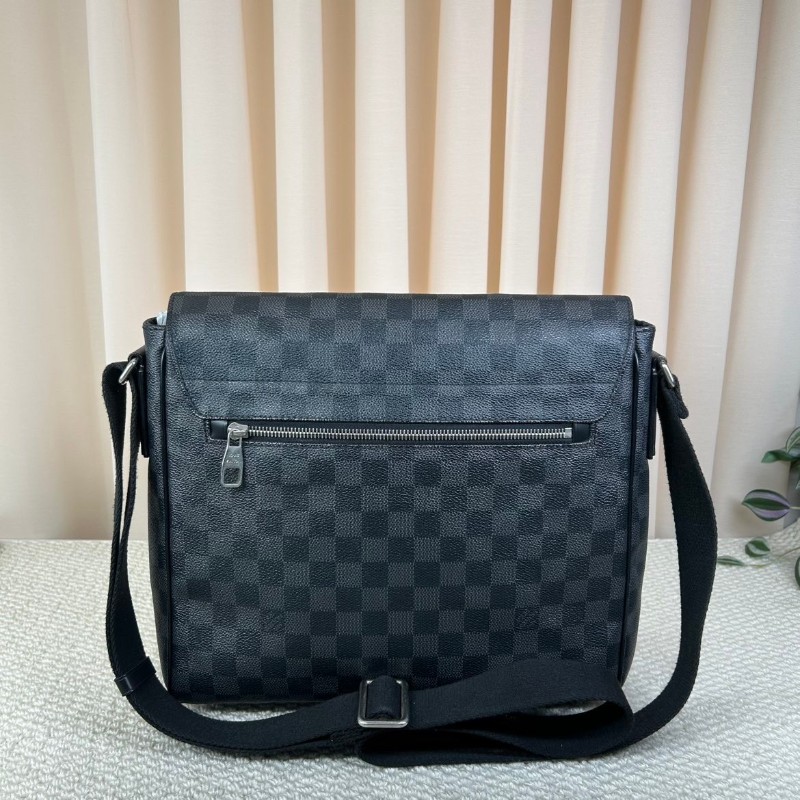 ZZZ LV路易威登黑棋盤格郵差包  經典款 男士單肩斜挎包 黑色肩帶 容量大 日常通勤合適-7