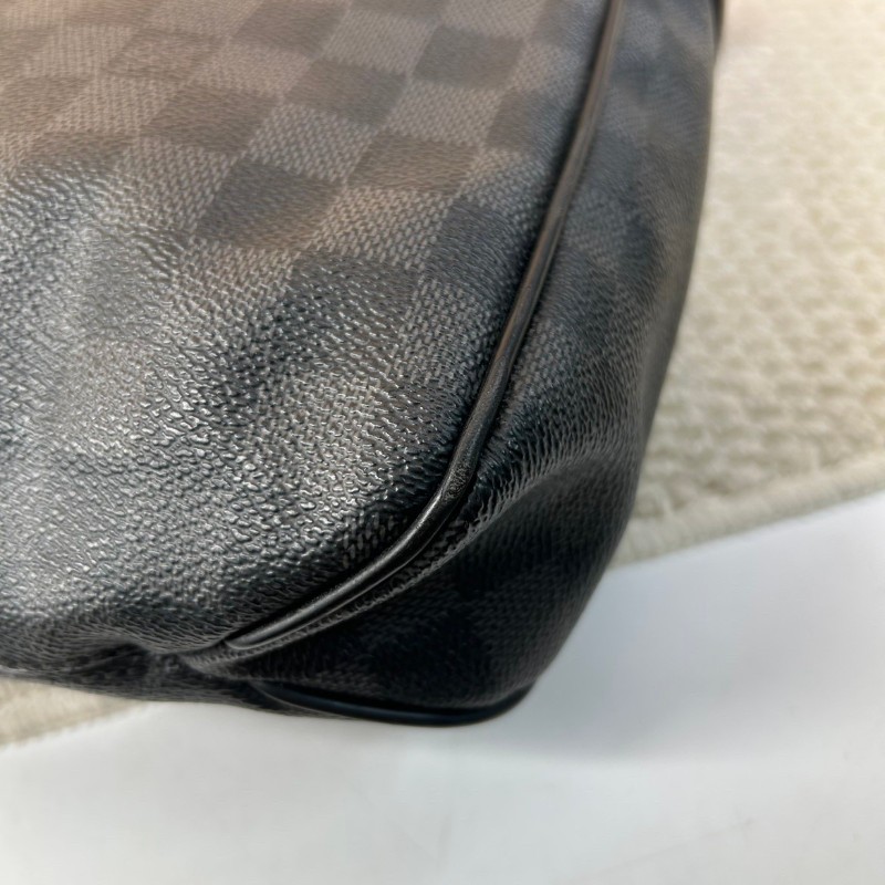 ZZZ LV路易威登黑棋盤格郵差包  經典款 男士單肩斜挎包 黑色肩帶 容量大 日常通勤合適-11