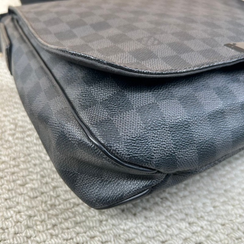 ZZZ LV路易威登黑棋盤格郵差包  經典款 男士單肩斜挎包 黑色肩帶 容量大 日常通勤合適-13