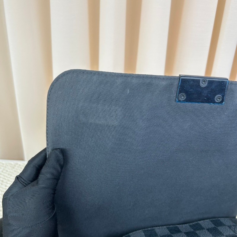 ZZZ LV路易威登黑棋盤格郵差包  經典款 男士單肩斜挎包 黑色肩帶 容量大 日常通勤合適-16