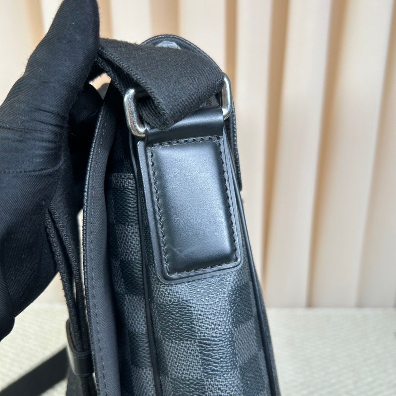 ZZZ LV路易威登黑棋盤格郵差包  經典款 男士單肩斜挎包 黑色肩帶 容量大 日常通勤合適-19