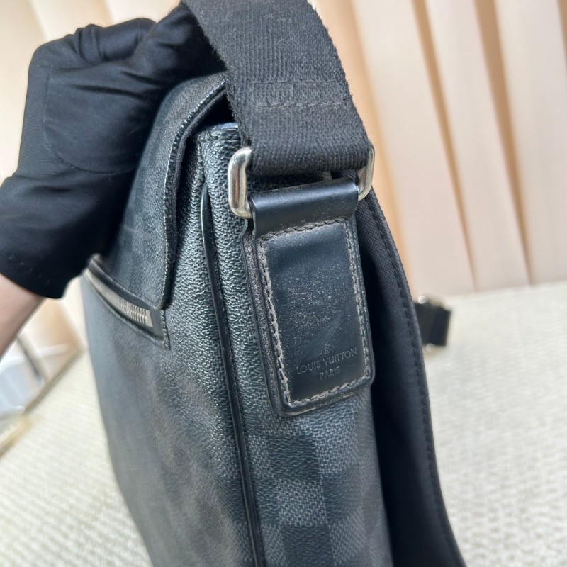 ZZZ LV路易威登黑棋盤格郵差包  經典款 男士單肩斜挎包 黑色肩帶 容量大 日常通勤合適-21