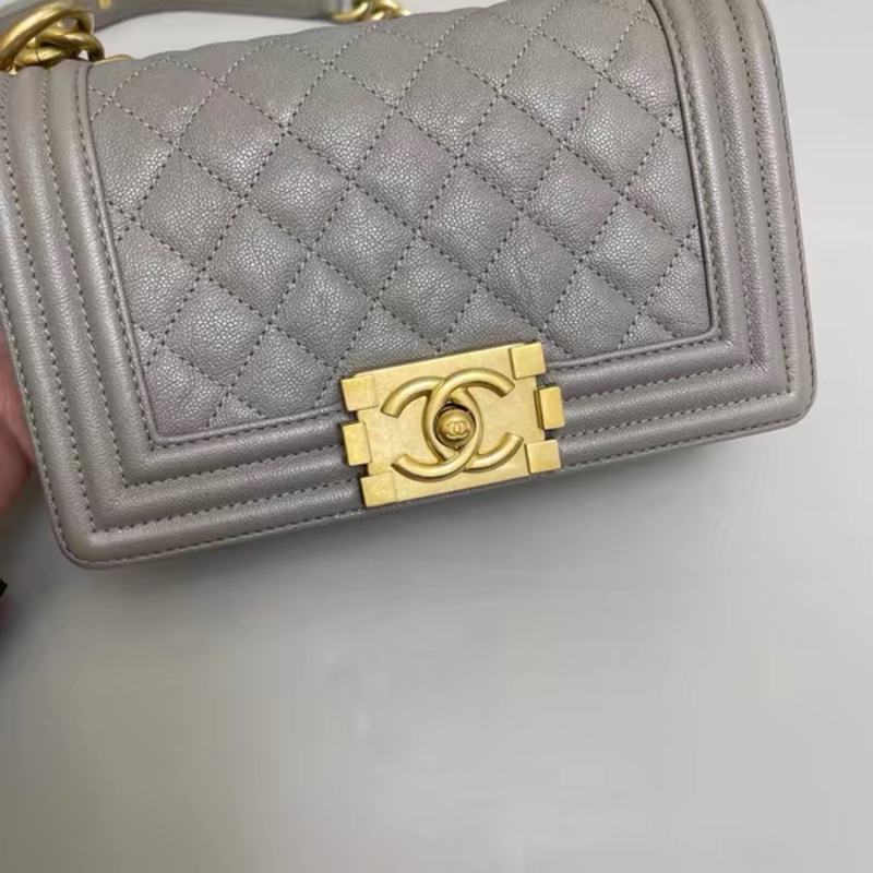 #專櫃2️⃣0️⃣萬 #荔枝皮 香奈兒Leboy20小號 灰色金扣 🉑遇不🉑求的顏色🔥-10