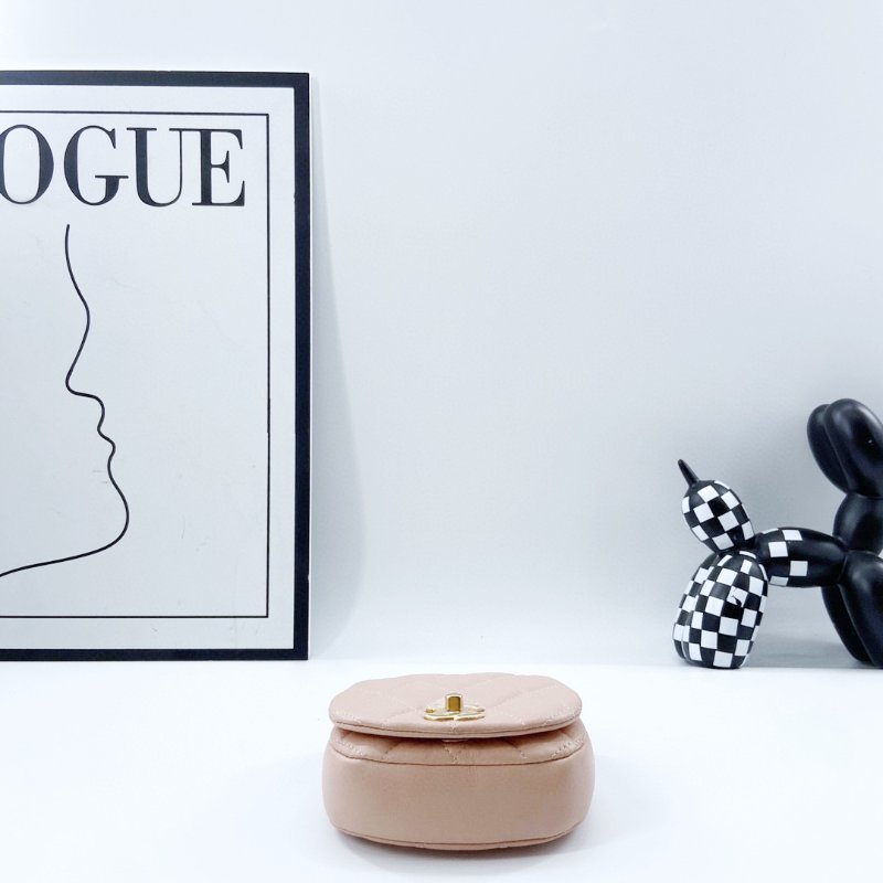 【CHANEL】香奈兒 Calfskin Chain Shoulder 米色 金扣 南瓜鏈條包迷你 11x4x9 正品（二手）M0504-3