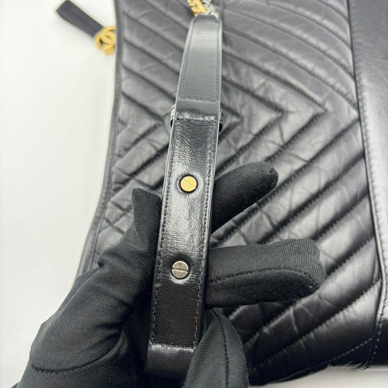 香奈兒 Gabrielle V 紋流浪包-7